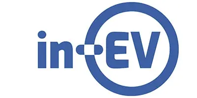 在 EV 徽标中